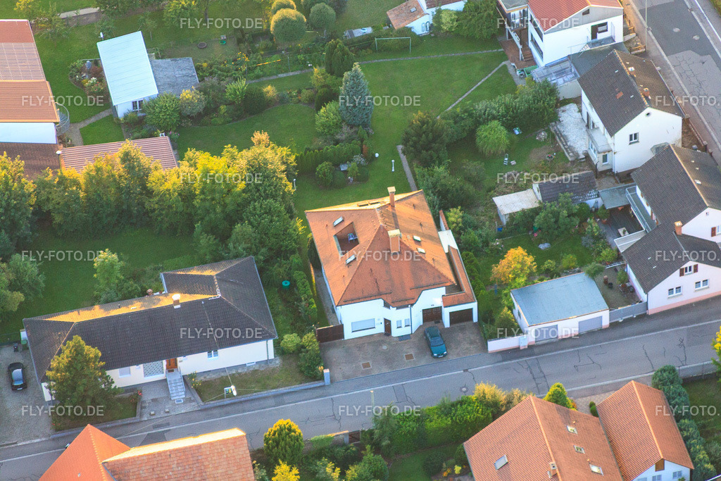 Schillerstr | Luftbild: Schillerstr in Kandel im Bundesland Rheinland-Pfalz in Deutschland. Foto: IMG_32807.jpg vom 01.09.2010 durch Werner Riehm/FLY-FOTO.de - Realisiert mit Pictrs.com