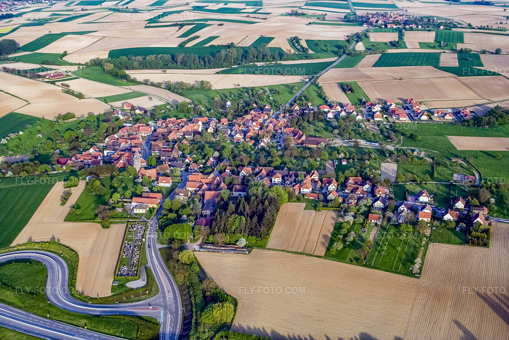 Aerial view: Village view from the west with cemetery and Saint Jean-Baptiste church in Soultz-sous-Forêts in the state Bas-Rhin, France. – Photo: IMG_10644.jpg taken on 05/04/2008 by Werner Riehm/FLY-FOTO.com – Resolution of the original: 3456 x 2304 px