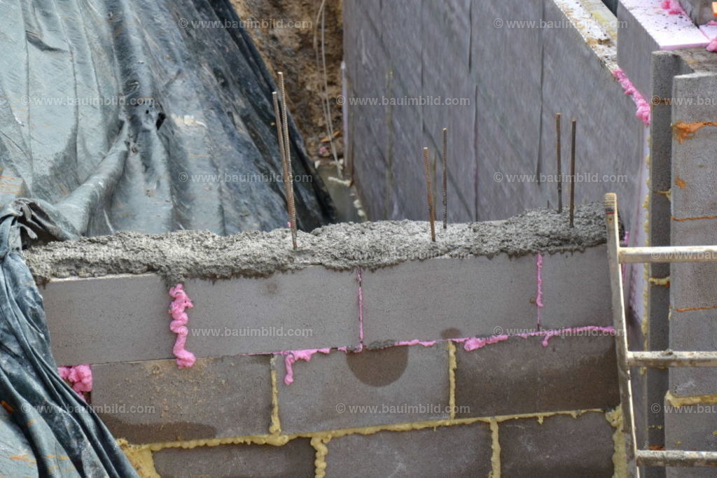 bib-lg04-betonarbeiten-0434 | Nach LV-Leistungsgruppen sortierte Detailfotos über den Bau eines Hauses. Alle Hausbau-Bilder direkt vom Urheber und Autor der Website Haus-Selber-Bauen.com