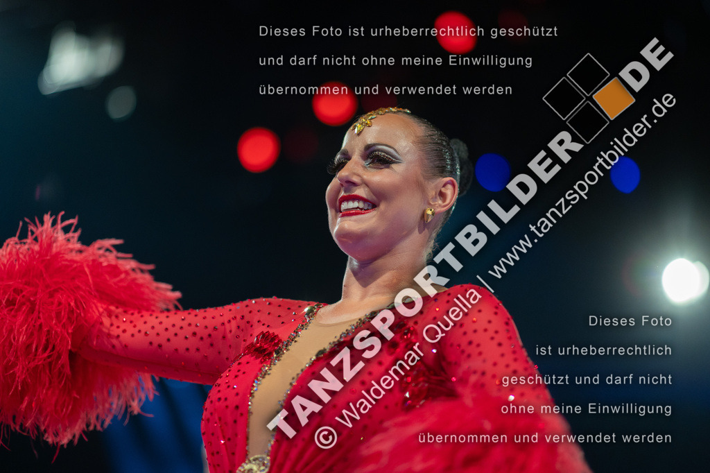 20251206-04675 | Hier finden Sie Tanz Bilder vom Latein und Standard Formationen tanzen. Sportbilder vom Tanzsport. Schöne Fotos und von Weltmeisterschaft, Europameisterschaft, Bundesliga, Regionalliga, Oberliga und Landesliga sowie von GOC Stuttgart, DanceComp, WM Bremen