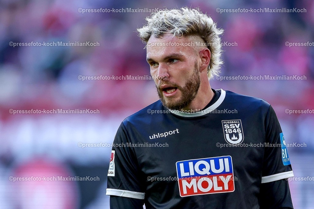 Due01022502174 | 01.02.2025, Fußball, Fortuna Düsseldorf - SSV Ulm 1846, 2.. Fußball Bundesliga, 20. Spieltag, Merkur Spiel-Arena, Saison 2024 2025: Philipp Strompf (SSV Ulm #32)DFB regulations prohibit any use of photographs as image sequences and or quasi-video.