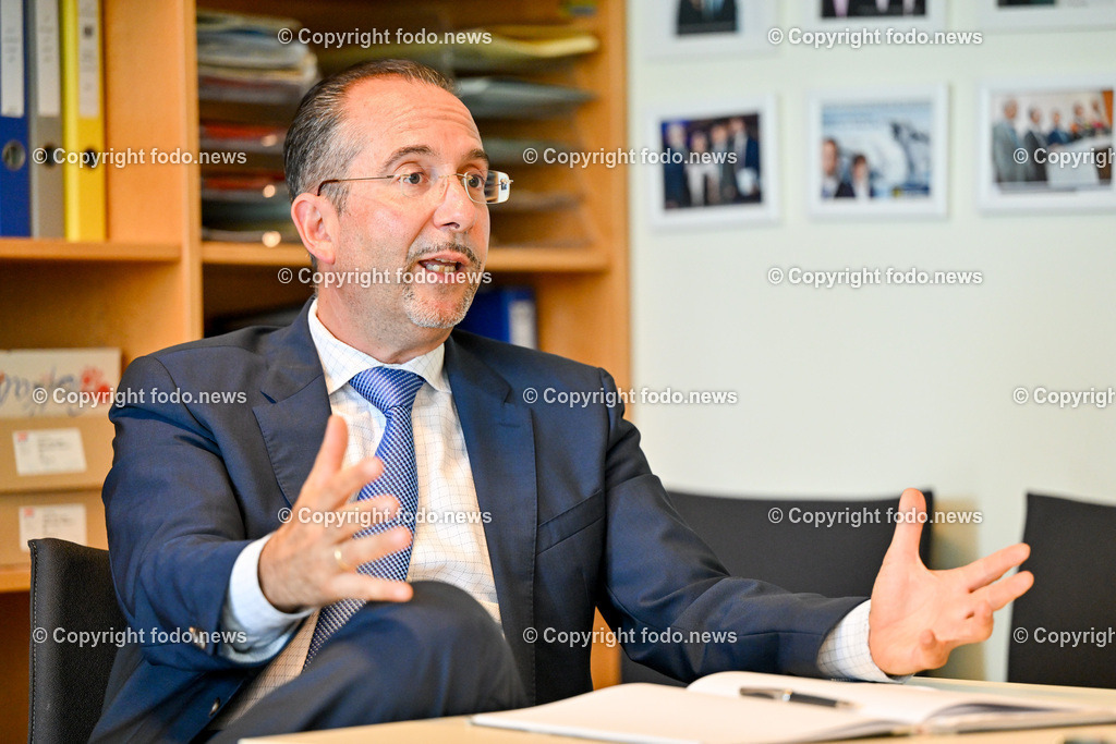 Teodoro Cocca_ JKU Asset Management_ 17.07.2023-15 | 17.07.2022, Johannes Kepler Universität Linz, AUT, Teodoro Cocca, JKU Asset Management,  im Bild Univ.-Prof. Dr. Teodoro Cocca (Stv. Institutsvorstand und Leiter der Abteilung für Asset Management)