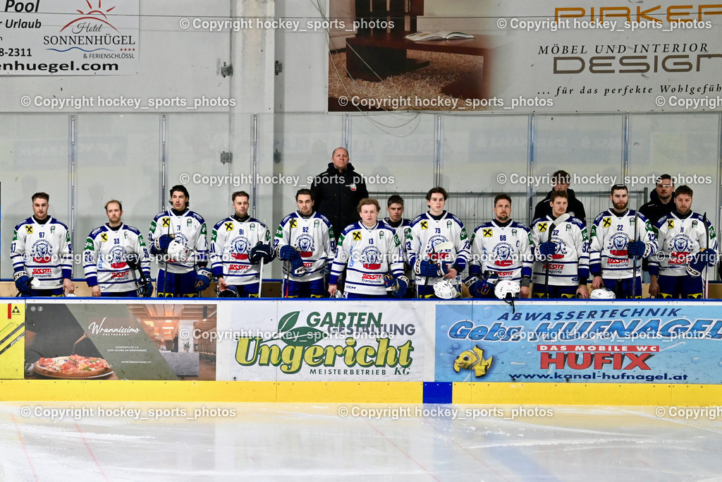 ESC Sparkasse STEINDORF vs. UECR Huben | Gedenkminute Karl Safron, UECR Huben Spielerbank, ESC Sparkasse STEINDORF vs. UECR Huben, ESC Sparkasse STEINDORF vs. UECR Huben am 30.01.2026 in Steindorf (Ossiachersee Halle), Austria, (Photo by Bernd Stefan)