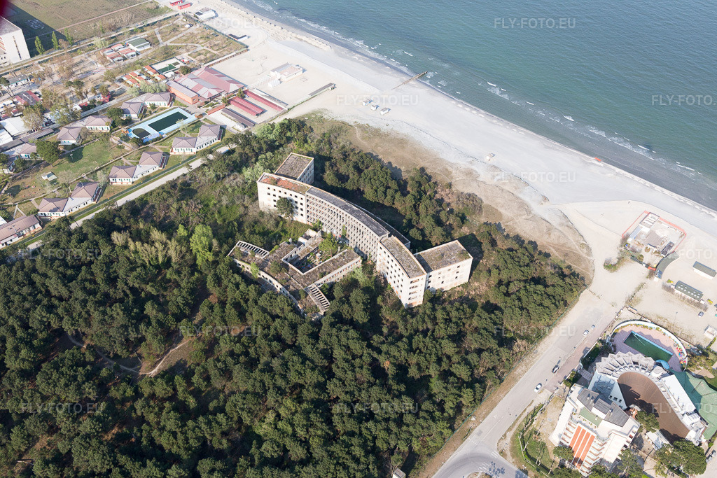 Vue aérienne: Ancien camp de loisirs fasciste pour enfants, Colonia Varese, sur la côte adriatique à Milano Marittima en Émilie-Romagne à Cervia dans le département Ravenna, Italie – .Photo: IMG_098361.jpg prise le 05/04/2017 par Werner Riehm/FLY-FOTO.eu – Résolution de l'original: 5472 x 3648 px