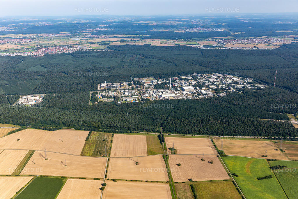 Luftbild: KIT-Campus Nord aus Westen im Ortsteil Leopoldshafen in Eggenstein-Leopoldshafen im Bundesland Baden-Württemberg in Deutschland. Foto: IMG_128084.jpg vom 12.08.2021 durch Werner Riehm/FLY-FOTO.de