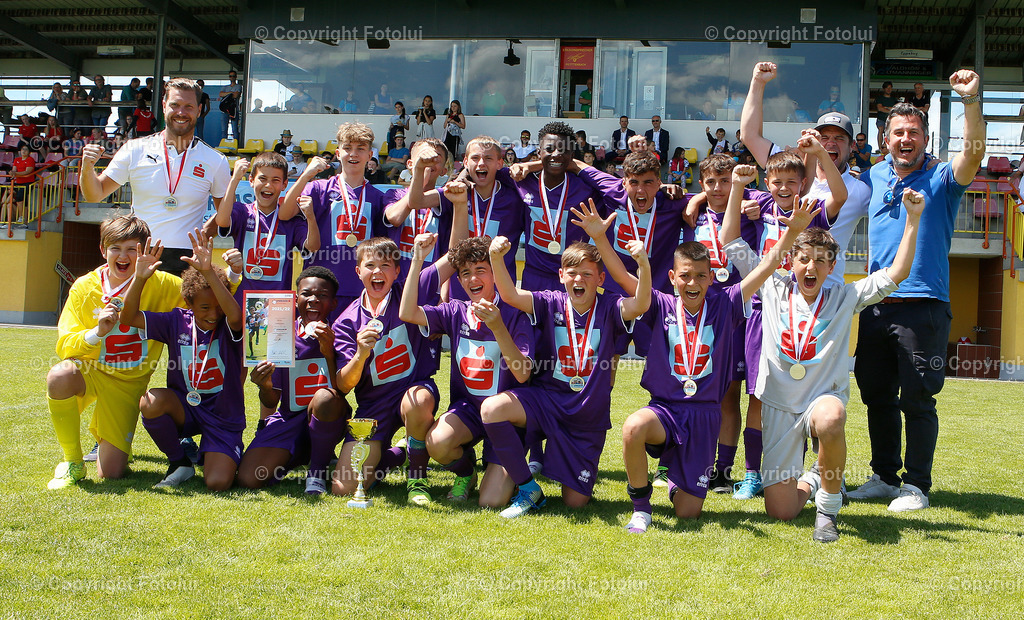 A_LUI_010622_25 | SPORT,FUSSBALL,SPARKASSE SCHUELERLIGA LANDESFINALE 2022 PETTENBACH 01.06.2022 IM BILD: DIE SIEGERMANNSCHAFT VON LINZ  FOTO.FOTOLUI