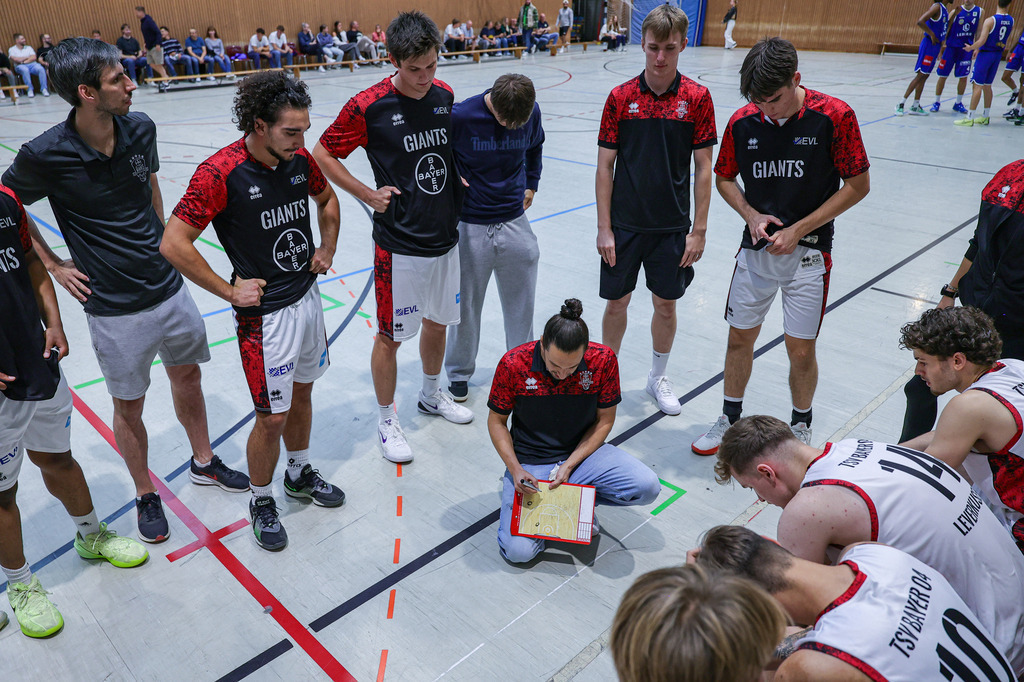 Regio Test BAYER GIANTS vs EN Baskets Schwelm-8 | Fotos von Basketballspielen aus dem Raum NRW fotografiert von Gero Mueller-Laschet und Daniel Schaefer - Realisiert mit Pictrs.com