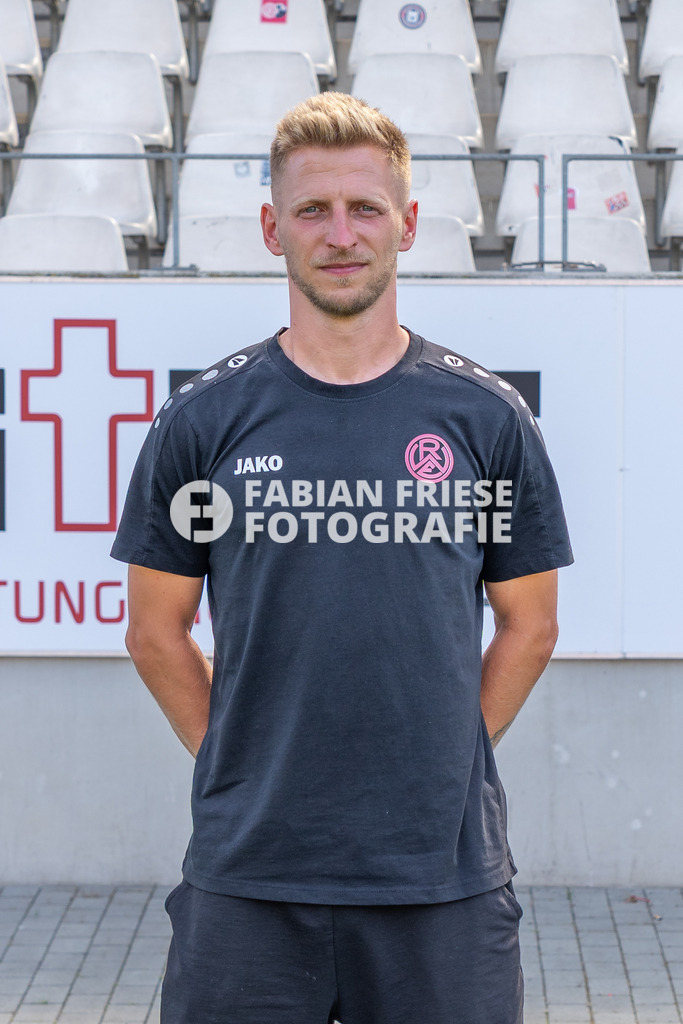 Rot-Weiss Essen; 3. Liga, Portraettermin 2026/2027, Foto: Eibner-Pressefoto/Fabian Friese | Dominik Ernst (Co-Trainer),Rot-Weiss Essen; 3. Liga, Portraettermin 2026/2027, Foto: Eibner-Pressefoto/Fabian Friese - Realisiert mit Pictrs.com
