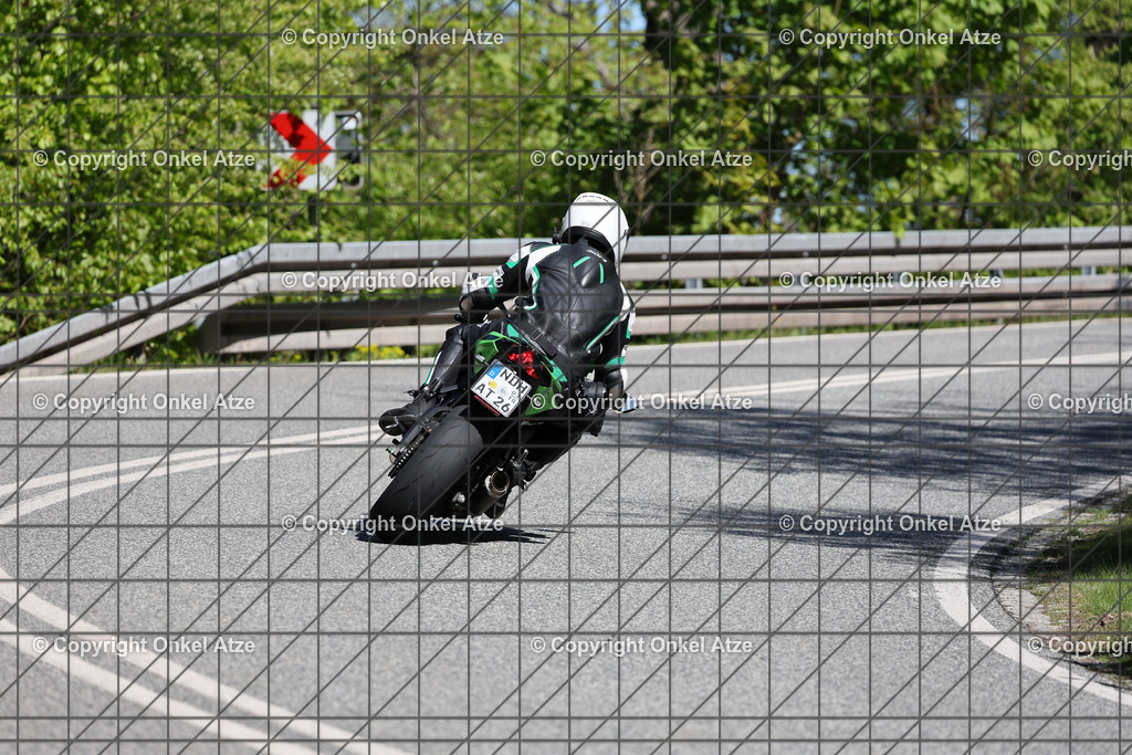 IMG_0060 | Fotograf am Kyffhäuser. Onkel Atze. Kyffhäuser Rennstrecke. Café36. Motorsportfotografie. - Realisiert mit Pictrs.com