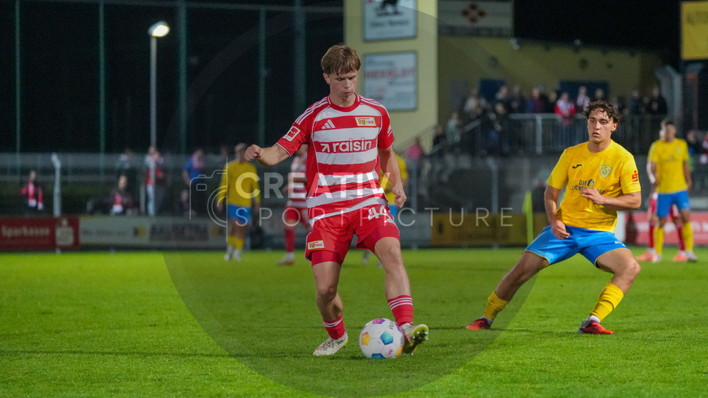 Fußball, Herren, Saison 2025/2026, Testspiel, Freundschaftsspiel, FSV 63 Luckenwalde vs. 1.FC Union Berlin, Mittwoch 08.10.2025, Werner-Seelenbinder-Stadion Luckenwalde, | Fußball, Herren, Saison 2025/2026, Testspiel, Freundschaftsspiel, FSV 63 Luckenwalde vs. 1.FC Union Berlin, Mittwoch 08.10.2025, Werner-Seelenbinder-Stadion Luckenwalde, Im Bild: Tim Blaszczak (Union) - Realisiert mit Pictrs.com