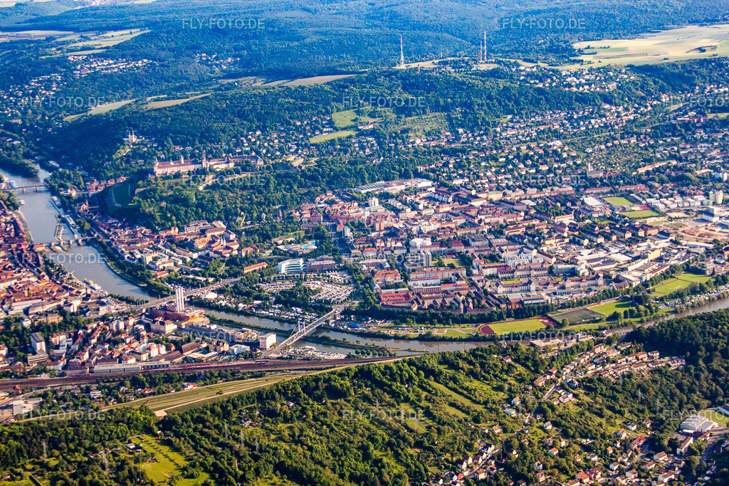 Ortsansicht | Luftbild: Ortsansicht im Ortsteil Zellerau in Würzburg im Bundesland Bayern in Deutschland. Foto: IMG_66212.jpg vom 30.05.2014 durch Werner Riehm/FLY-FOTO.de - Realisiert mit Pictrs.com