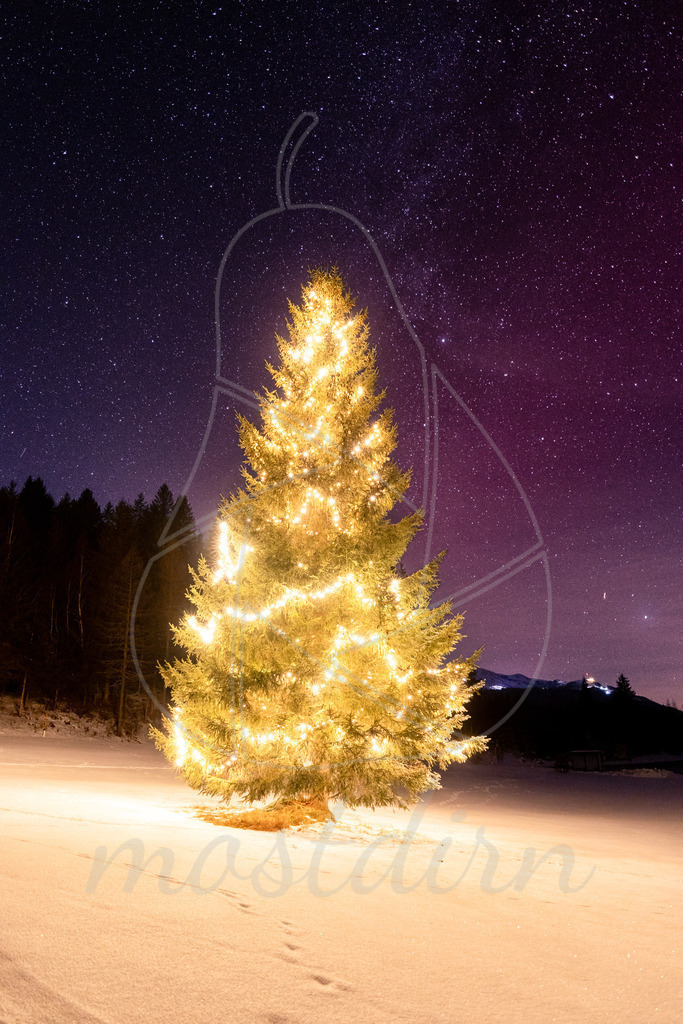 Neujahr Aurora Borealis im Lungau 2025 | So wunderbar kann das Neujahr beginnen. Ganz ohne Feuerwerk am Abend des ersten Tages im Jahr 2025 - Realisiert mit Pictrs.com