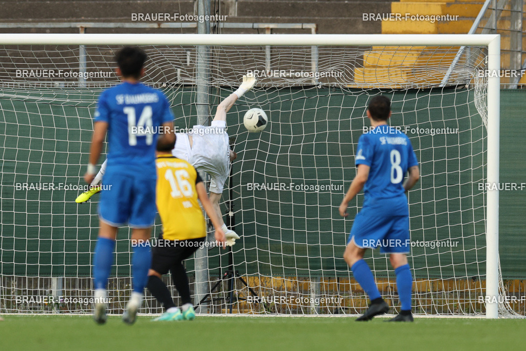 SB_KFCBAU_20250815_4062.JPG -  - KFC Uerdingen - SF Baumberg - Oberliga Niederrhein | Krefeld, Deutschland, 15.08.25: Shoyo Akaogi (SF Baumberg) erzielt das Tor zum 0:1 während des Oberliga Niederrhein Spiels zwischen KFC Uerdingen - SF Baumberg in der Grotenburg Stadion am 15. August 2025 in Krefeld, Deutschland. (Foto von Stefan Brauer/Brauer-Fotoagentur)