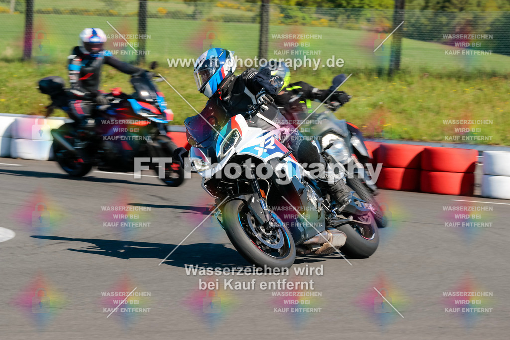 Moto-TeamOBK-21434 | Hier findet Ihr Bilder von Touristenfahrten auf der Nürburgring Nordschleife oder von anderen Veranstaltungen die ich besucht habe. Viel Spass beim Durch Schauen 