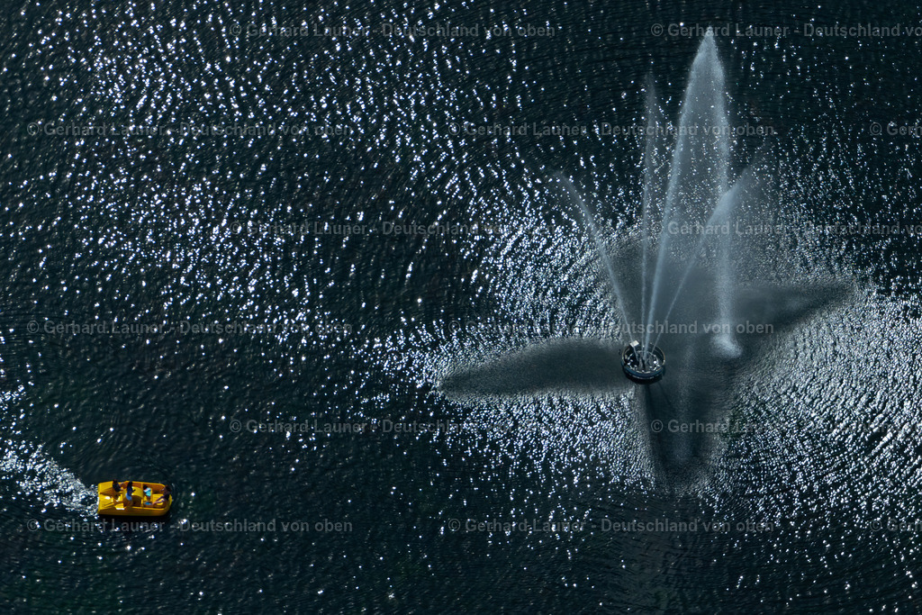 4031067 | HANNOVER 02.06.2020 Wasserspiel- Fontaine auf dem Maschsee in Hannover im Bundesland Niedersachsen, Deutschland. // Water - fountain in the dem Maschsee in Hannover in the state Lower Saxony, Germany. Foto: Gerhard Launer