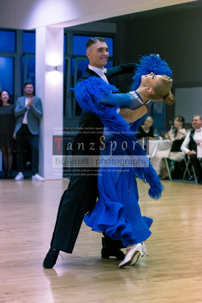 20250906_LM_By_HGR-S-Std_7223 | Tanzsportbilder, Standardtanz, Lateintanz, WDSF, DTV, LTVB, dancecomp, goc, hessen tanzt, blaues band der spree, walzer, tango, wiener walzer, slowfox, quickstepp, samba, rumba, cha-cha-cha, paso doble. jive, hd-kroft photography, turniertanzsport