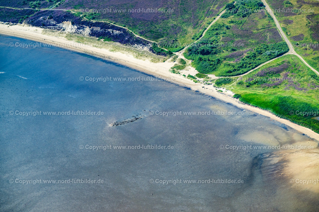 Sylt_Braderup_Wrack_Mariann_ELS_4477130825 | WENNINGSTEDT-BRADERUP (SYLT) 13.08.2025 Umrisse eines Schiffswracks " Mariann " im Wattenmeer vor Wenningstedt-Braderup (Sylt) im Bundesland Schleswig-Holstein, Deutschland. // Outline of a shipwreck " Mariann " in the Wadden Sea off Wenningstedt-Braderup (Sylt) in the federal state of Schleswig-Holstein, Germany. Foto: Martin Elsen