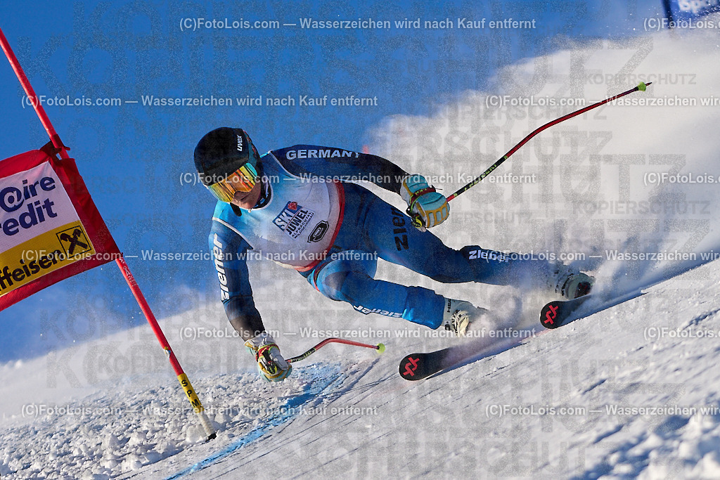 ALP3389_MASTERS-Cup_GS-C Damen_Lentner Sidonie | (C)FotoLois.com, Alois Spandl. FIS Masters-Cup Wildschönau, Giant Slalom auf der Piste Schatzberg GS, Siegerehrung auf dem Dorfplatz Niederau, Sa 13. Januar 2024.