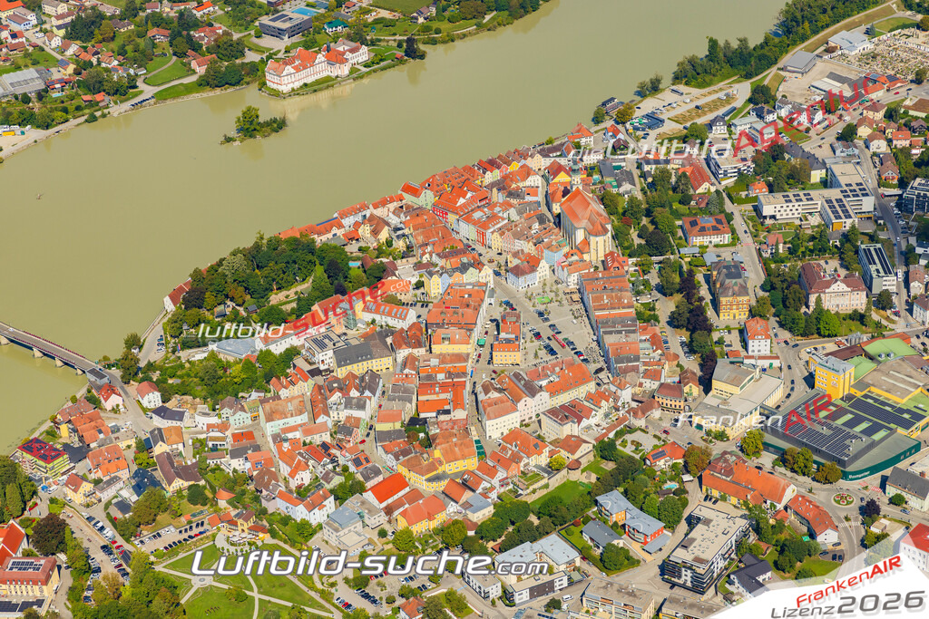 Luftaufnahme von  Schärding - Die Luftaufnahme wurde 2025 vom UL-Flugzeug heraus erstellt ( keine Drohne ) - Hochauflösende Luftaufnahme - für professionelle Ausdrucke geeignet. Die Geschenkidee !Mit Lizenz und Bildrechte bestellbar