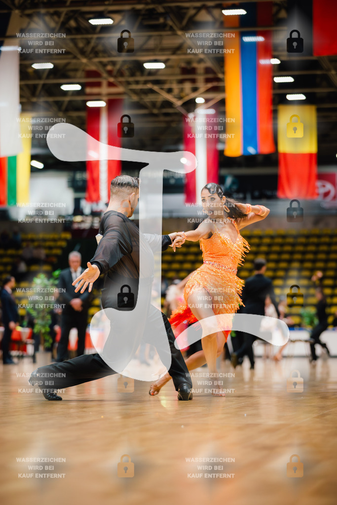 Hessen Tanzt WDSF Open Senior I Latin 5th (232) Marc Roswag _ Chaska Huam_n Bursztyn (TC Schwarz-Weiß Reutlingen)-2025-05-17-2163 | Webshop for digital downloads and prints of dance sport, event & show photographer Julian Link - Realisiert mit Pictrs.com
