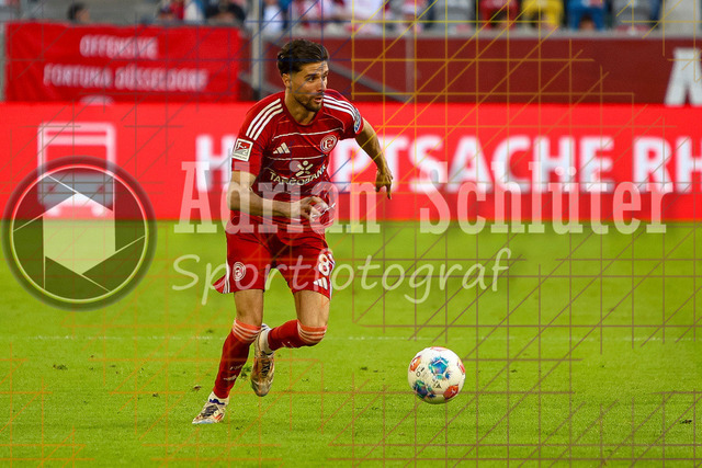 10.04.2026, GER, Fussball, Herren, 2. BL, Saison 2025/2026, Fortuna Düsseldorf - Holstein Kiel | Anouar El Azzouzi (Fortuna Düsseldorf) in Aktion am Ball, Einzelaktion 