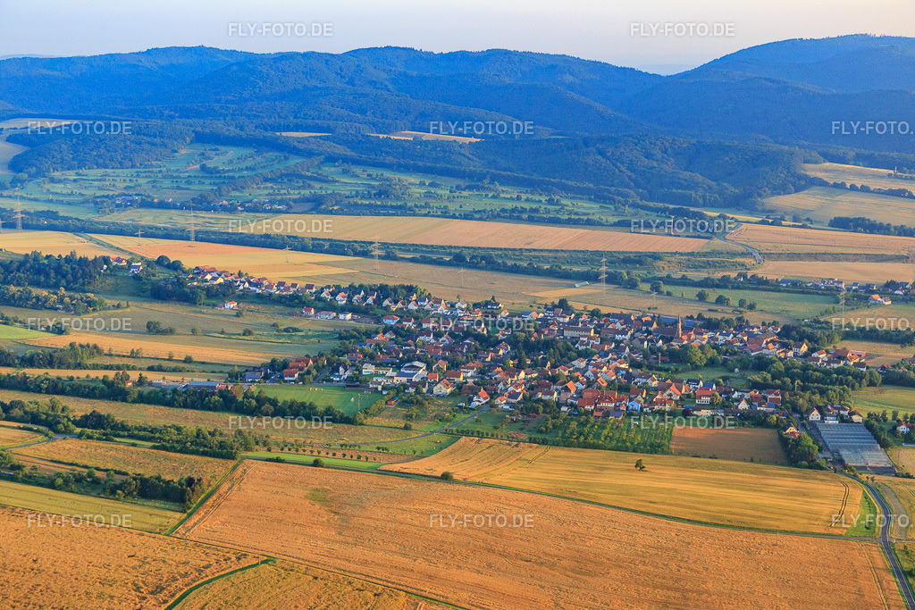 Dorfansicht aus Süden | Luftbild: Dorfansicht aus Süden in Börrstadt im Bundesland Rheinland-Pfalz in Deutschland. Foto: IMG_091226.jpg vom 07.07.2016 durch Werner Riehm/FLY-FOTO.de - Realisiert mit Pictrs.com