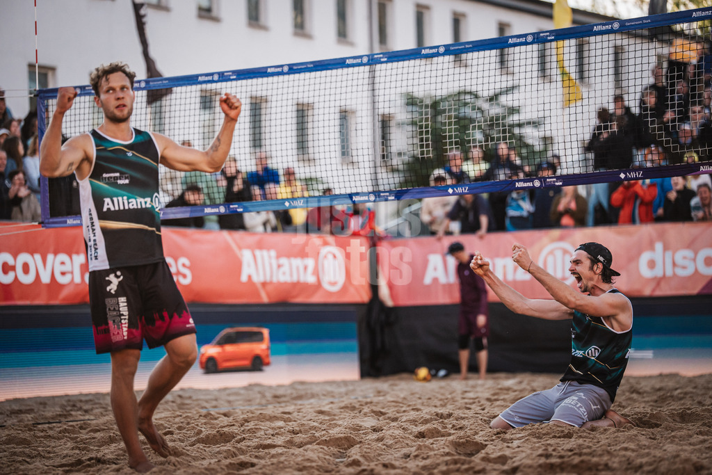 Beachvolleyball | Männer | Allianz German Beach Tour 2025 | Tourstop Berlin | 23.08.2025 | v.l. Eric Stadie-Seeber und Jannik Kühlborn jubeln nach dem Sieg