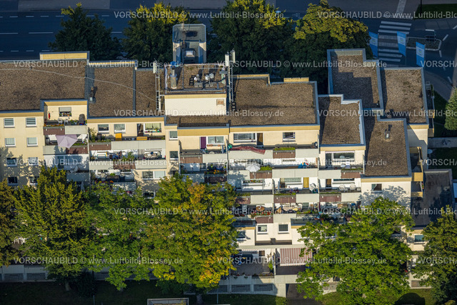 Werl230806738 | Luftbild, Reihenhaus Mehrfamilien-Wohnsiedlung und Balkone, Soester Straße, Werl, Werl-Unnaer Börde, Nordrhein-Westfalen, Deutschland