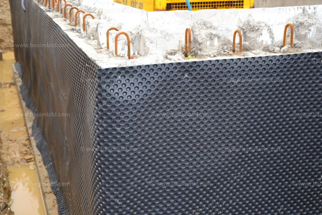 bib-lg05-abdichtungen-0040 | Nach LV-Leistungsgruppen sortierte Detailfotos über den Bau eines Hauses. Alle Hausbau-Bilder direkt vom Urheber und Autor der Website Haus-Selber-Bauen.com
