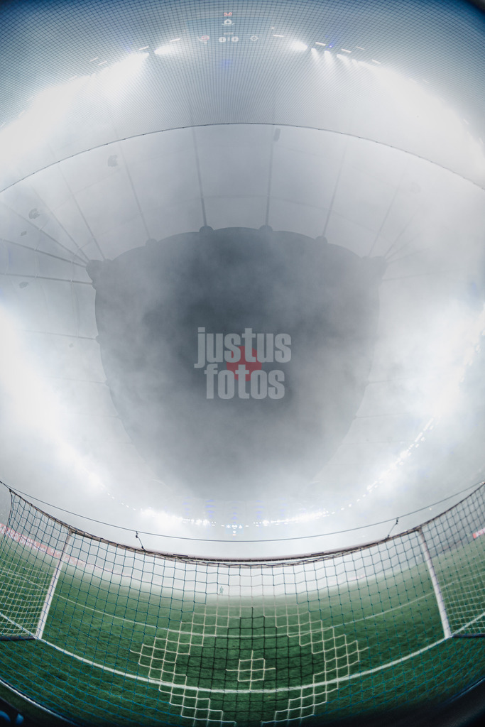 Fußball | Männer | Saison 2024/2025 | 2. Fußball-Bundesliga | 18. Spieltag | Hamburger SV vs. 1. FC Köln | 18.01.2025 | Das Volksparkstadion im Nebel nach Pyrotechnik