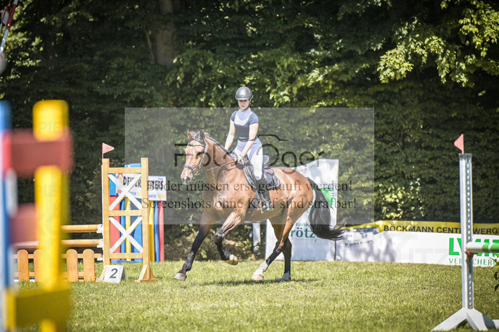 DOS_4443 | Entdecke hochwertige Reitturnierfotos von Foto Oger. Professionell, emotional und authentisch – jetzt Lieblingsmomente im Shop bestellen.Deutschlandweite Turnierfotografie. - Realisiert mit Pictrs.com