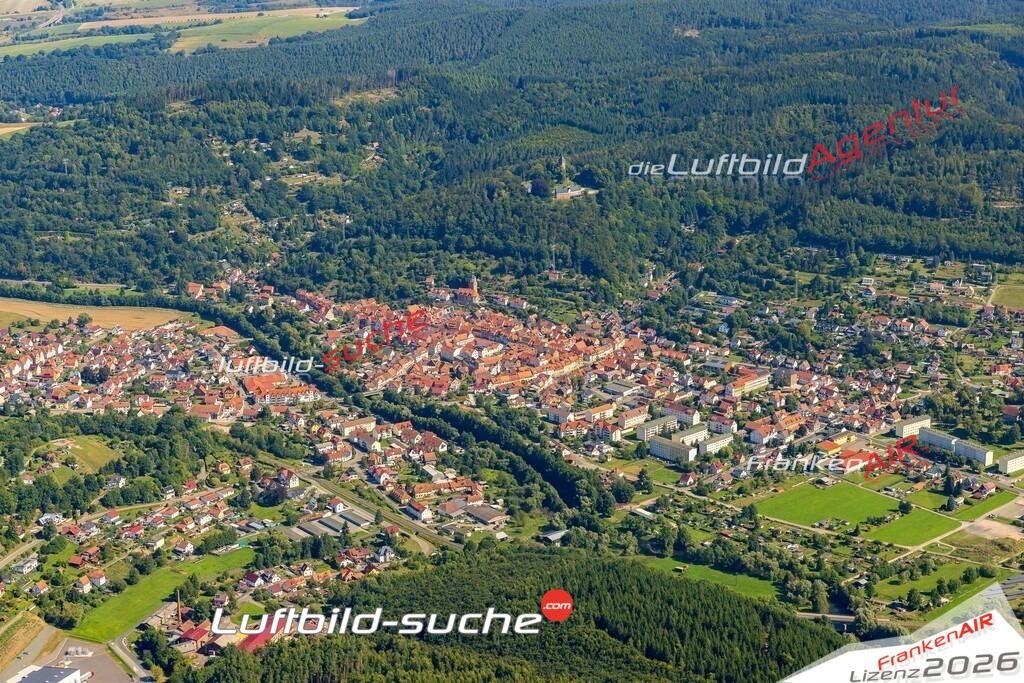 Neue Luftbildaufnahme der Stadt Wasungen - Das Luftbild wurde 2025 vom UL-Flugzeug heraus erstellt ( keine Drohnenaufnahme ) - Hochauflösende Luftaufnahme - für Wandbilder und großformatige Ausdrucke geeignet. Das besondere Geschenk!Hier alle&nbsp;Infos zur Lizenzierung der LuftaufnahmeWir fliegen auch dieses Jahr wieder in Ihre Region um Luftbilder zu erstellen.- Luftbild anfragen