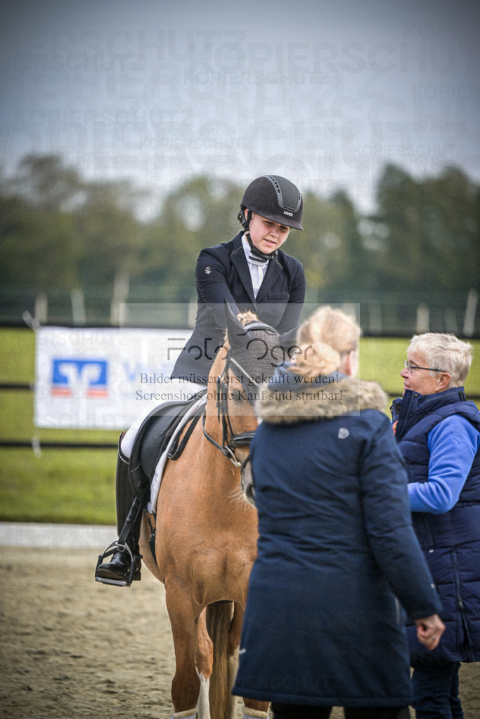 DOS_B297 | Entdecke hochwertige Reitturnierfotos von Foto Oger. Professionell, emotional und authentisch – jetzt Lieblingsmomente im Shop bestellen.Deutschlandweite Turnierfotografie. - Realisiert mit Pictrs.com