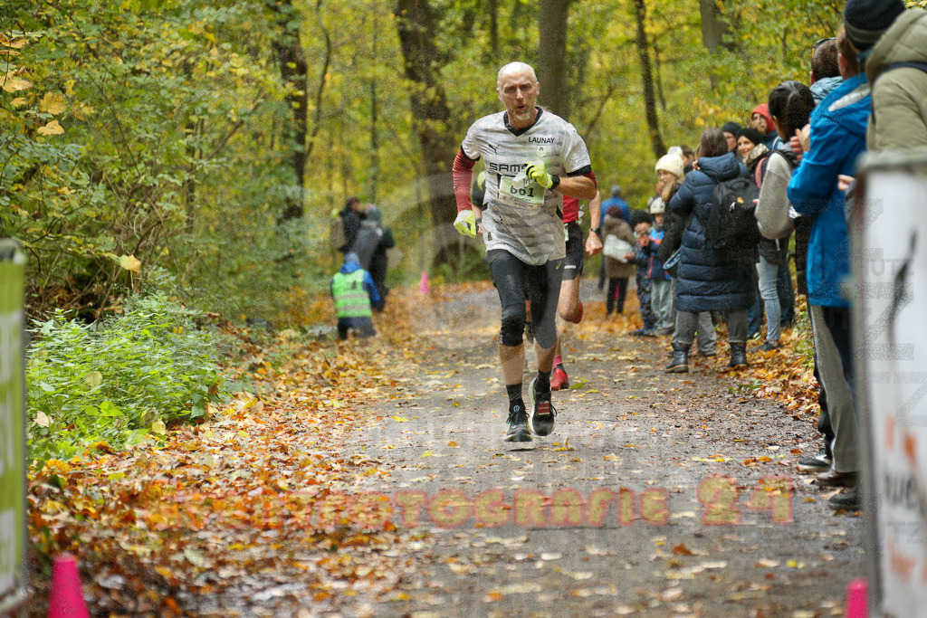 251026_1227_EX1_0407 | Sportfotografie im Rhein-Sieg Kreis, Köln, Bonn, NRW, Rheinland Pfalz, Hessen, etc. Unser Tätigkeitsfeld umfasst den Laufsport vom Volkslauf über den Marathon, Duathlon, Triathon bis zum Ultralauf wie Kölnpfad Ultra oder Schindertrail.