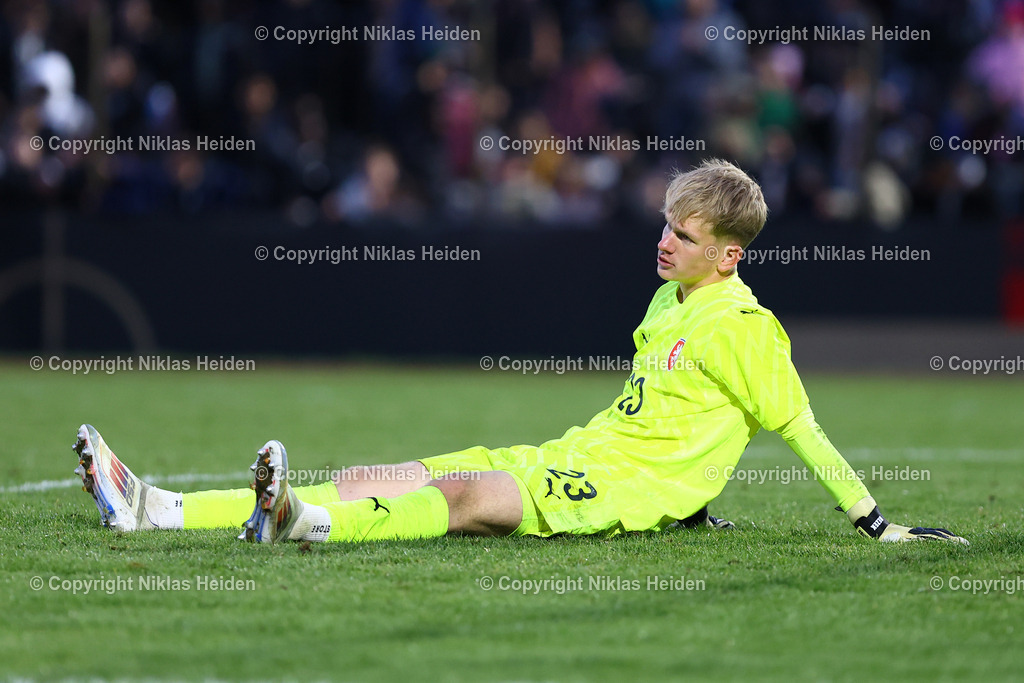 NH_DeutschlandU20_TschechienU20_Länderspiel_26032026 | #23 Adam Rezek (Tschechien U20) nach Abpfiff enttäuscht am Boden.Fußball I Junioren I Länderspiel (Nationalmannschaft) I Saison 2025-2026 I Freundschaftsspiel I Deutschland U20 - Tschechien U20 I 26.03.2026 I Poststadion Berlin