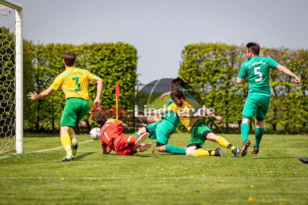 ASV Eglfing gegen SV Haunshofen | Fußball Kreisklasse Herren Oberbayern Zugspitze Gruppe 3 2025/26, ASV Eglfing gegen SV Haunshofen, 20250427,Torchance Stefan STEIGENBERGER (SV Haunshofen Kapitän 13),2025-04-27 in Eglfing (Sportanlage Eglfing), Michael KAUNAT (ASV Eglfing Goalie 1), Stefan STEIGENBERGER (SV Haunshofen Kapitän 13), Thomas ERTL (ASV Eglfing Kapitän 5)Copyright: WolfgangxLindner www.foto-lindner.de