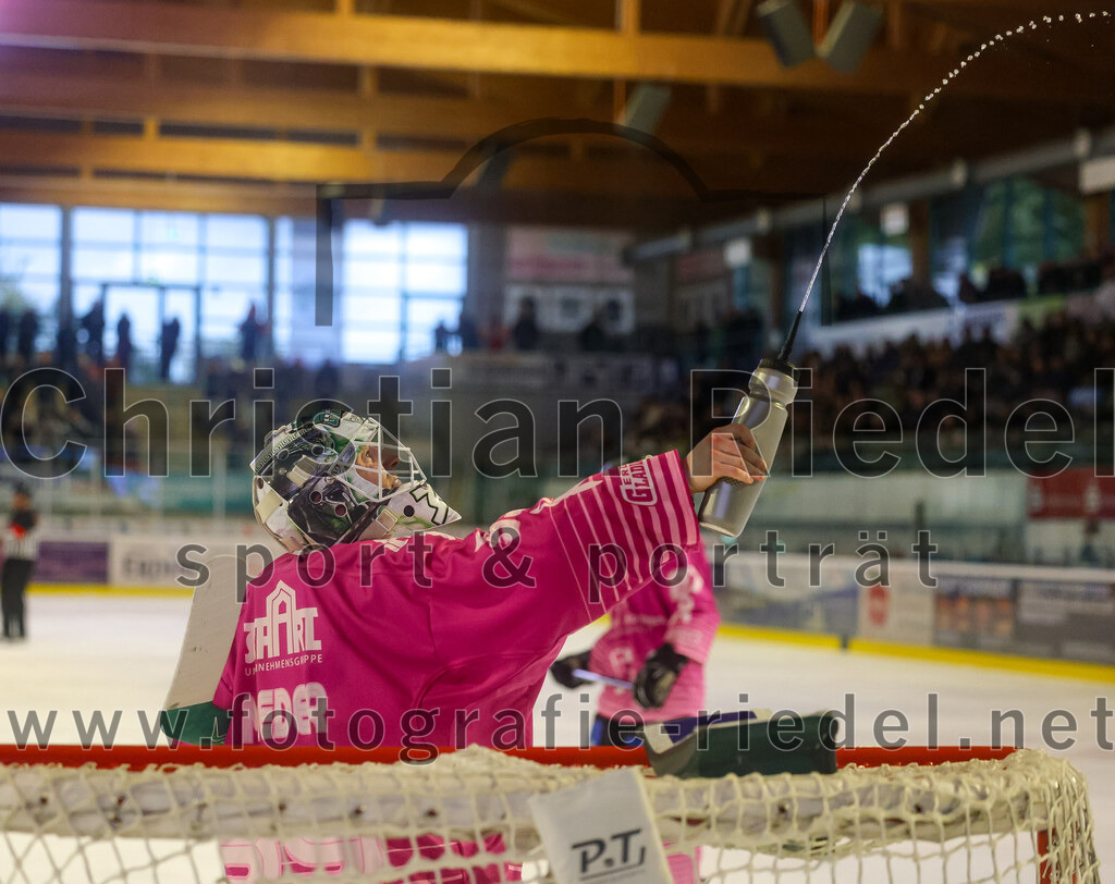 2025-10-05_076_TSV_Erding_gegen_Heilbronner_Falken | Erding, Deutschland, 05.10.2025:Eishockey, Oberliga Süd 2025 / 2026, 6. Spieltag, TSV Erding gegen Heilbronner Falken, Endergebnis: 3:1Torwart Leon Meder (Erding Gladiators, #39)Foto: Christian Riedel / fotografie-riedel.net