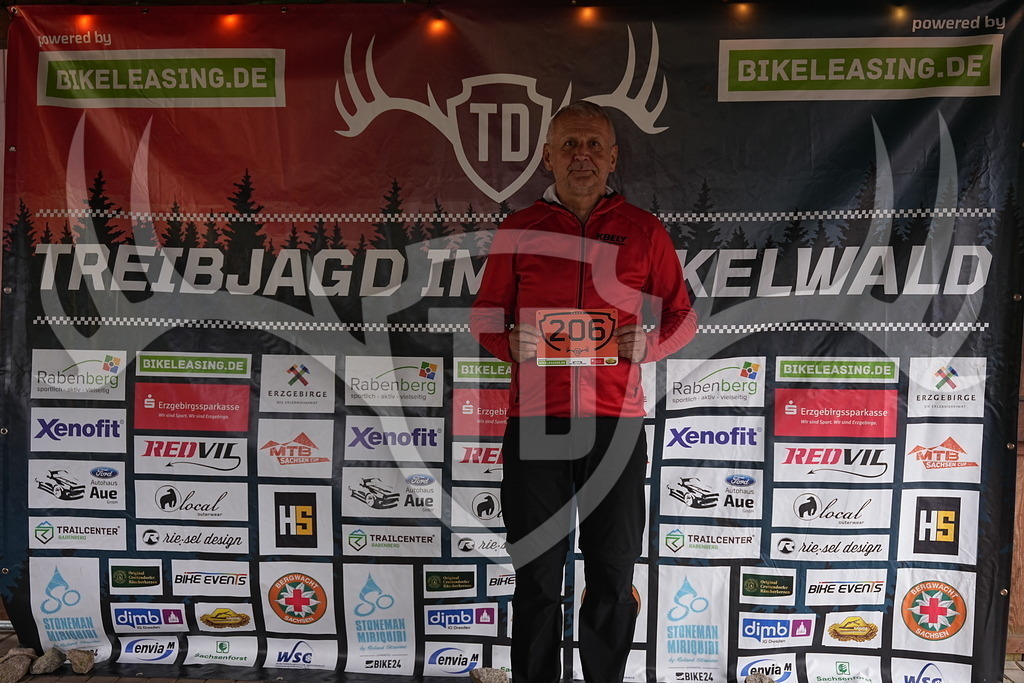 A1_09485 | Fotogalerie der Treibjagd im Dunkelwald - Dein MTB Etappenrennen im Erzgebirge - Realisiert mit Pictrs.com