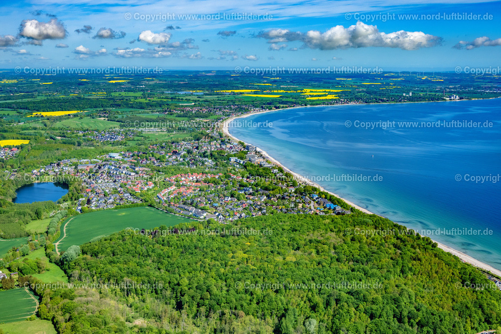 Scharbeutz_ELS_4065150522 | SCHARBEUTZ 15.05.2022 Ortsansicht an der Meeres-Küste der Ostsee in Scharbeutz im Bundesland Schleswig-Holstein. // Townscape on the seacoast of Baltic Sea in Scharbeutz in the state Schleswig-Holstein. Foto: Martin Elsen