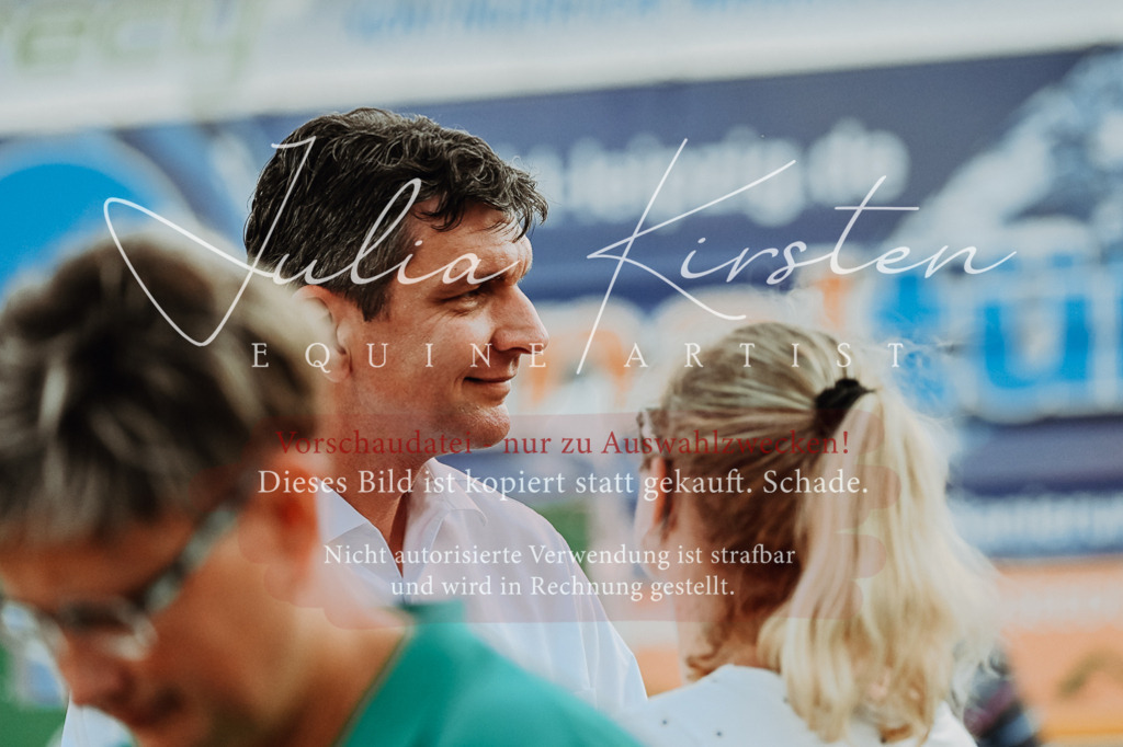 DSC_9259 | Pferde- und Turnierfotografie in Westsachsen. Pferdeportraits, Auftragszeichnungen und intuitive Kunst.