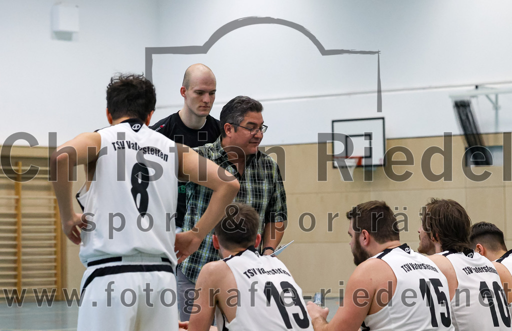 2023-03-26_001_TSV_Vaterstetten_gegen_Wacker_Knights_Burghausen | Vaterstetten, Deutschland, 26.03.2023:
Basketball, Bayernliga Herren Südost 2022 / 2023, 17. Spieltag, TSV Vaterstetten gegen Wacker Knights Burghausen, Endergebnis: 

Trainer Daniel Paz (TSV Vaterstetten), Benicio Trinidad Paz (TSV Vaterstetten, #8), Konstantin Huber (TSV Vaterstetten, #13), Mathias Furtmair (TSV Vaterstetten, #15)

Foto: Christian Riedel / fotografie-riedel.net