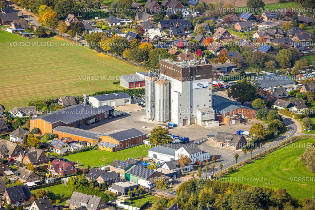 Rees251004433 | Luftbild, Wohngebiet Ortsansicht Ortsteil Haffen und Gewerbegebiet ForFarmers Thesing Futterhandel, Haffen, Rees, Niederrhein, Nordrhein-Westfalen, Deutschland
