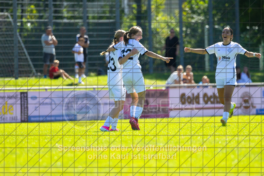 20260906_125134_0345_(c)_by_PhotoPeet | #,1.FC Donzdorf (weiß) vs. 1.FC Heidenheim 1846 (rot), Fußball, Frauen-Verbandspokal Gruppe 2, 2. Runde, Saison 2026/2027, Rasenplatz Lautertal Stadion, Süßener Straße 16, 73072 Donzdorf, 06.09.2026 - 11:00 Uhr,Foto: PhotoPeet / Sport- &amp; Eventfotografie / Peter Harich