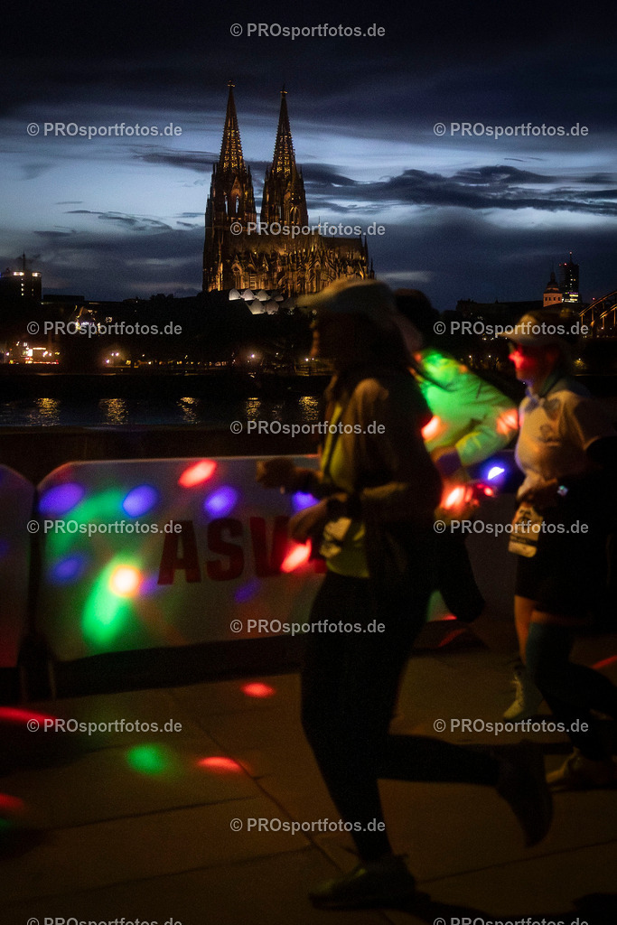 23. ASV Nachtlauf; Koeln, 13.05.26 | Impressionen vom 23. ASV Nachtlauf am 13.05.26 am Tanzbrunnen in Koeln. Foto: BEAUTIFUL SPORTS/Leah Kohring