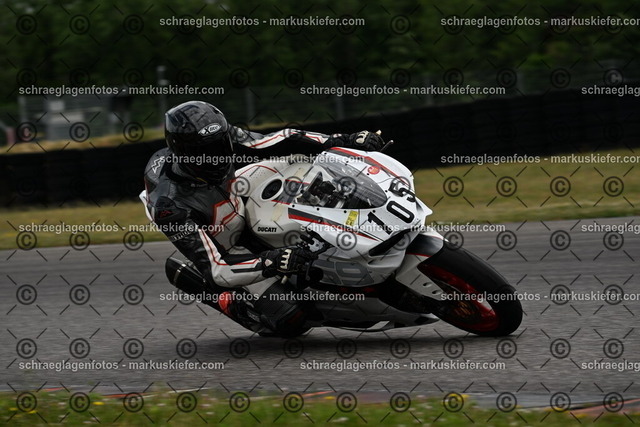 25bt02-0705 | markuskiefer.com - Realisiert mit Pictrs.com