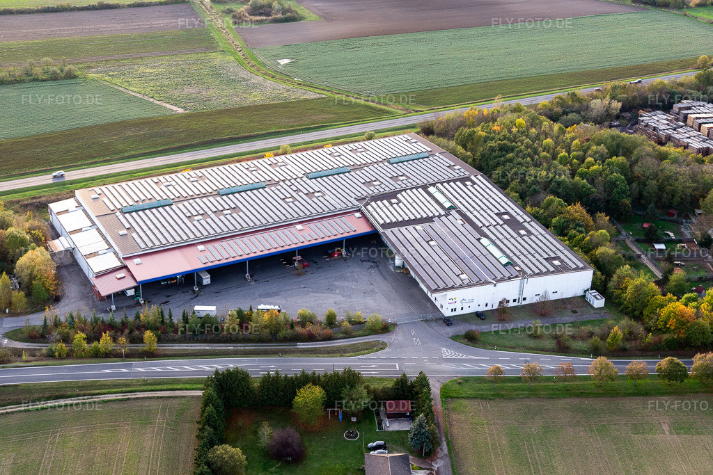Luftbild: Gewerbegebiet Süd mit Schäflein Logistic und Hans Geis GmbH in Schwebheim im Bundesland Bayern in Deutschland. Foto: IMG_119435.jpg vom 25.10.2019 durch Werner Riehm/FLY-FOTO.de: Geis Gruppe