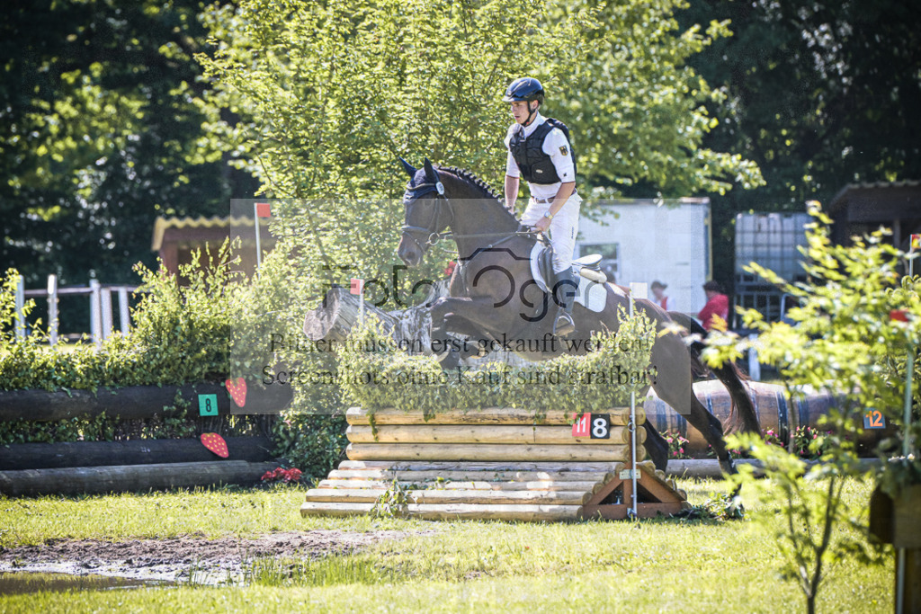 DOS_4874 | Entdecke hochwertige Reitturnierfotos von Foto Oger. Professionell, emotional und authentisch – jetzt Lieblingsmomente im Shop bestellen.Deutschlandweite Turnierfotografie. - Realisiert mit Pictrs.com