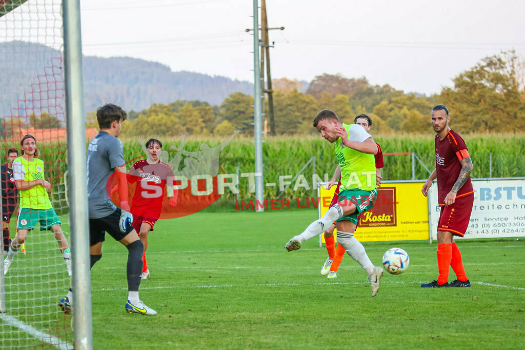 ASKÖ Wölfnitz - WSG Radenthein 2-2, Unterliga West | Gaber Petric (WSG Radenthein #7) Florian Rutnig (ASKÖ Wölfnitz #1) Florian Bidovec (ASKÖ Wölfnitz, K #13) ASKÖ Wölfnitz - WSG Radenthein 2-2 am 20.08.2023 in Wölfnitz
(Sportplatz), Austria, (Photo by Ernst Krawagner sport-fan.at) - Realisiert mit Pictrs.com