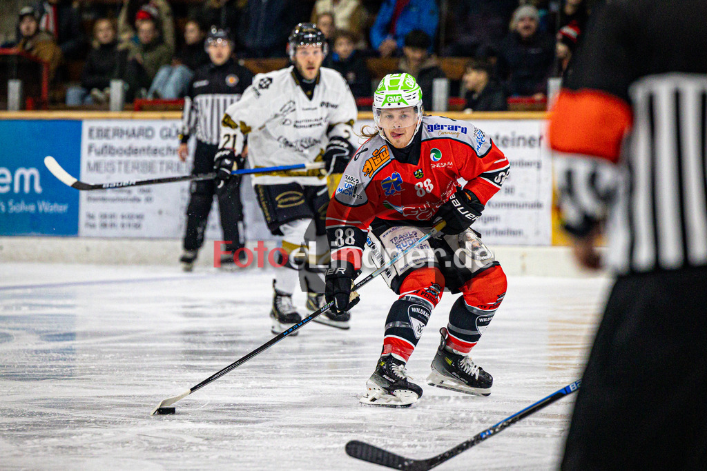 TSV Peißenberg MINERS vs EHC Königsbrunn | Eishockey Bayernliga Vorrunde 2024/2025, TSV Peißenberg MINERS vs EHC Königsbrunn, 20241027,David HRAZDIRA (MINERS 88) in Aktion,2024-10-27 in Peißenberg (Eisstadion)David HRAZDIRA (MINERS 88)Copyright: WolfgangxLindner