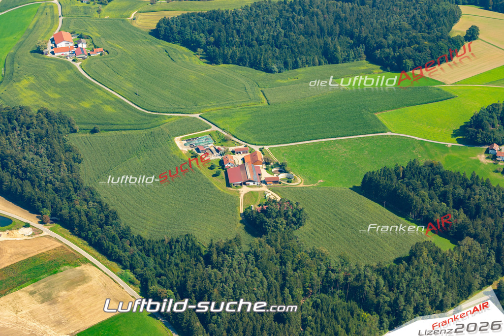 Das Luftbild zeigt : Illenberg Reischach - Die Luftaufnahme wurde 2024 vom UL-Flugzeug aus erstellt ( keine Drohne ) - Hochauflösende Luftaufnahme - Für grossformatige Ausdrucke geeignet. Die Geschenkidee !Mit Lizenz und Bildrechte bestellbar